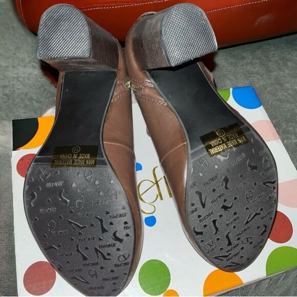 Refresh Ankle Boots NWT Vintage-Inspired Brown Buckle Block Heel 10 (Fits 9/9.5) - Picture 10 of 16